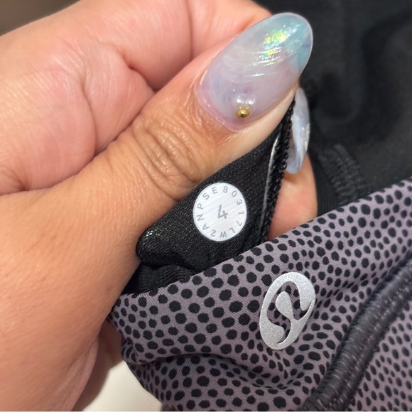 Lululemon Fast & Free Bra (Nulux)
Disperse Dusky Lavender Black Sz 4 - Picture 7 of 7
